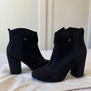 Carmen Steffens black ankle booties. Size 39.